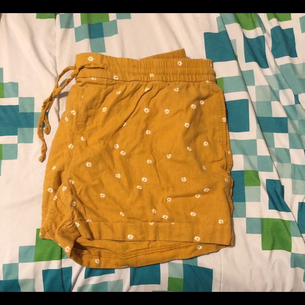 White flower orange shorts